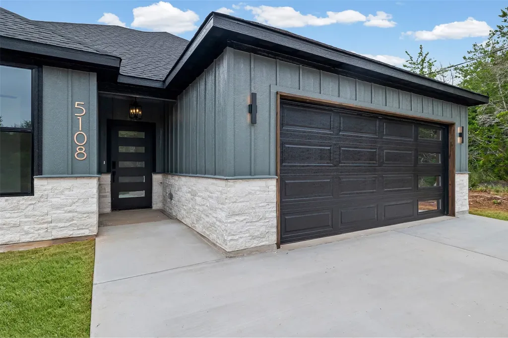 5108 Stoneridge Drive Granbury TX 76048