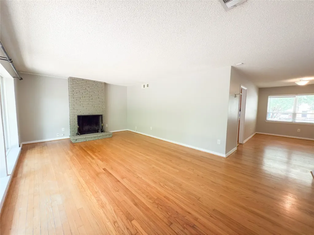 10457 Solta Drive Dallas TX 75218