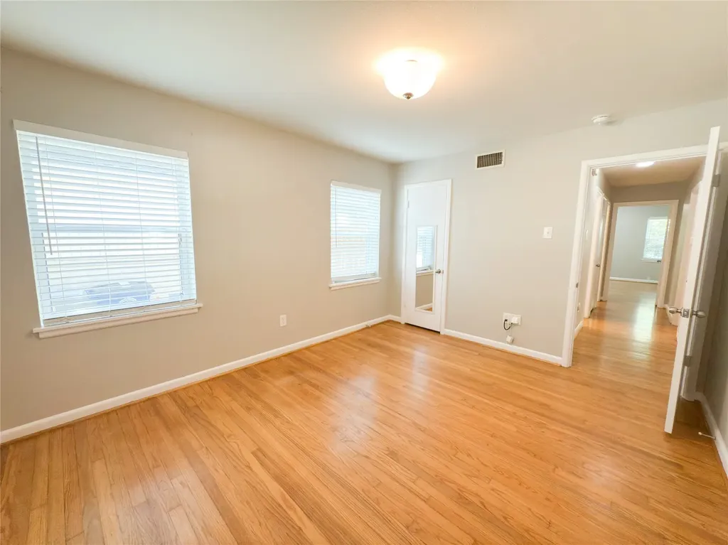 10457 Solta Drive Dallas TX 75218