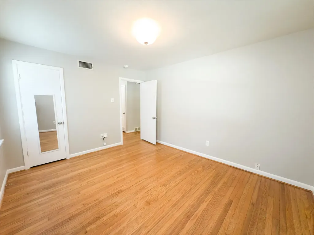 10457 Solta Drive Dallas TX 75218