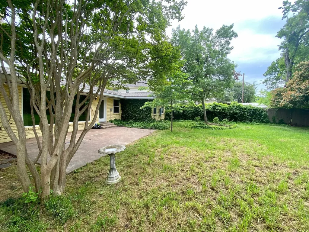 10457 Solta Drive Dallas TX 75218