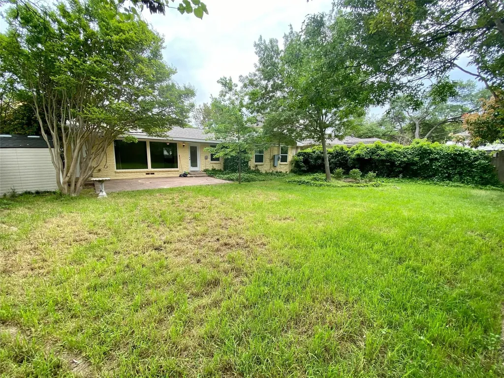 10457 Solta Drive Dallas TX 75218