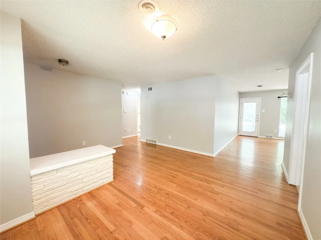 10457 Solta Drive Dallas TX 75218