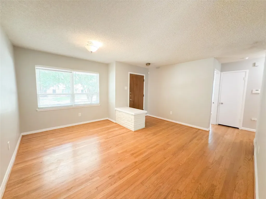 10457 Solta Drive Dallas TX 75218