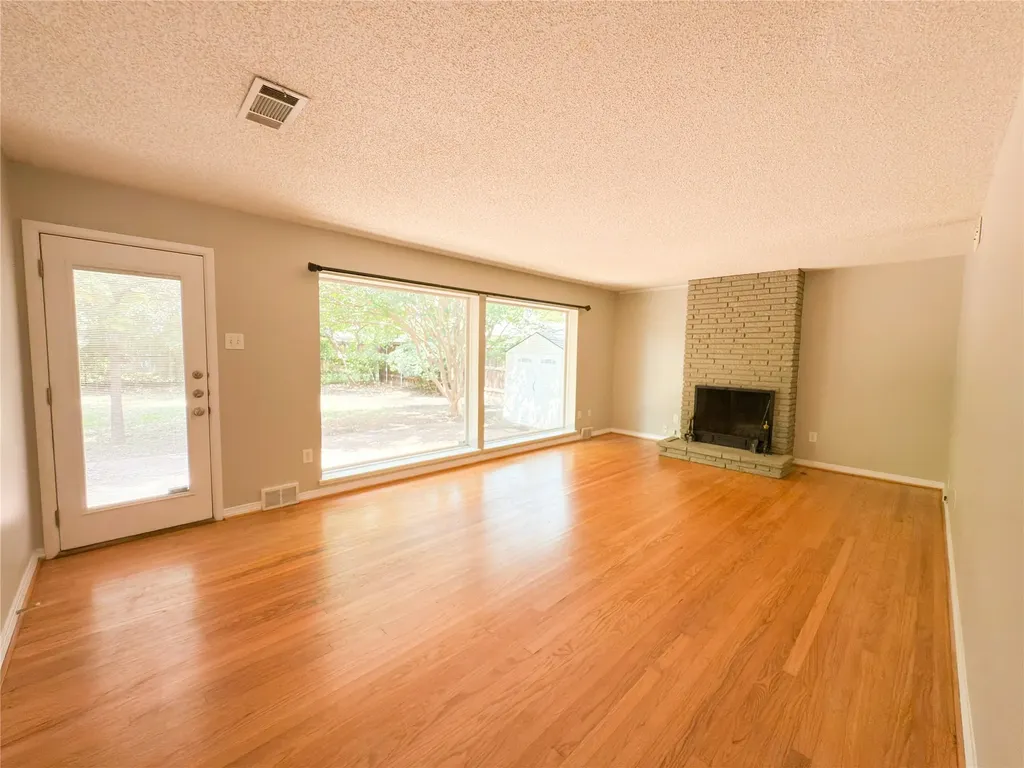 10457 Solta Drive Dallas TX 75218