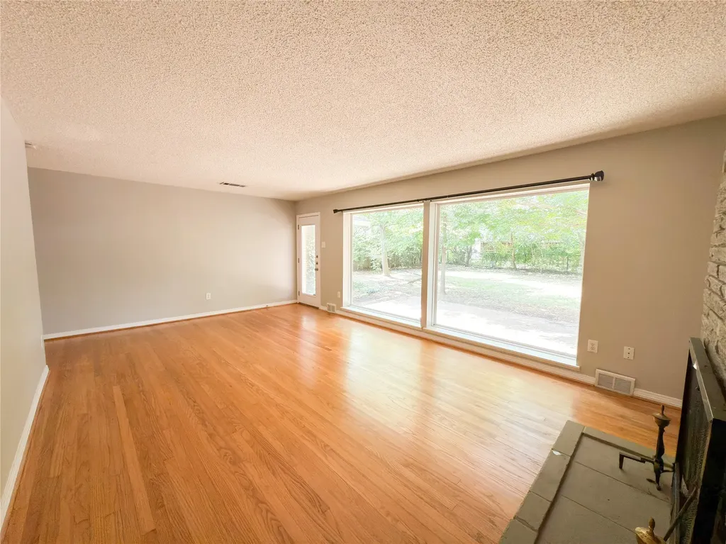 10457 Solta Drive Dallas TX 75218