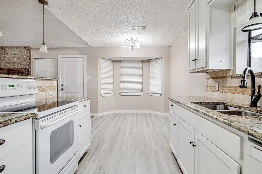 937 Springhill Drive Burleson TX 76028