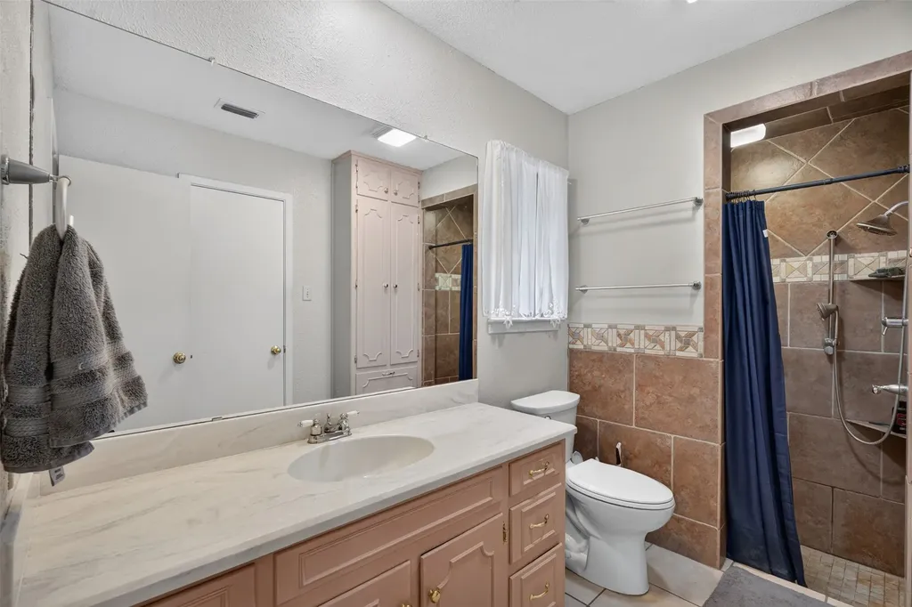 1126 Green River Trail Cleburne TX 76033