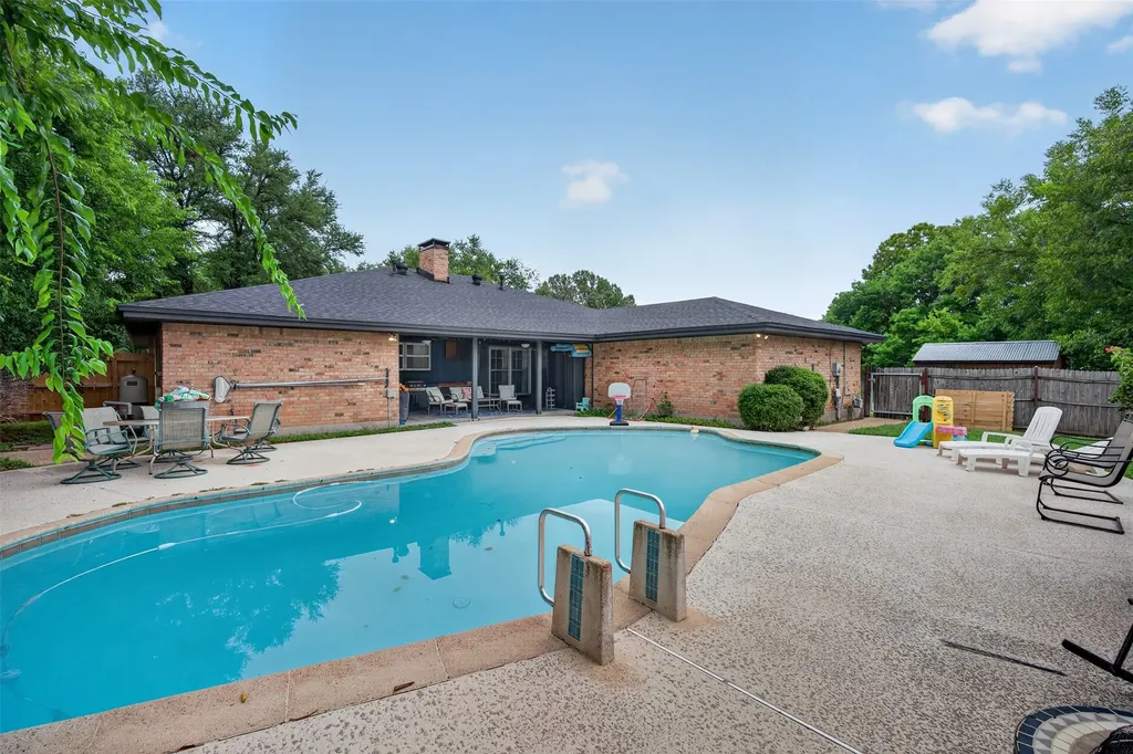 1126 Green River Trail Cleburne TX 76033