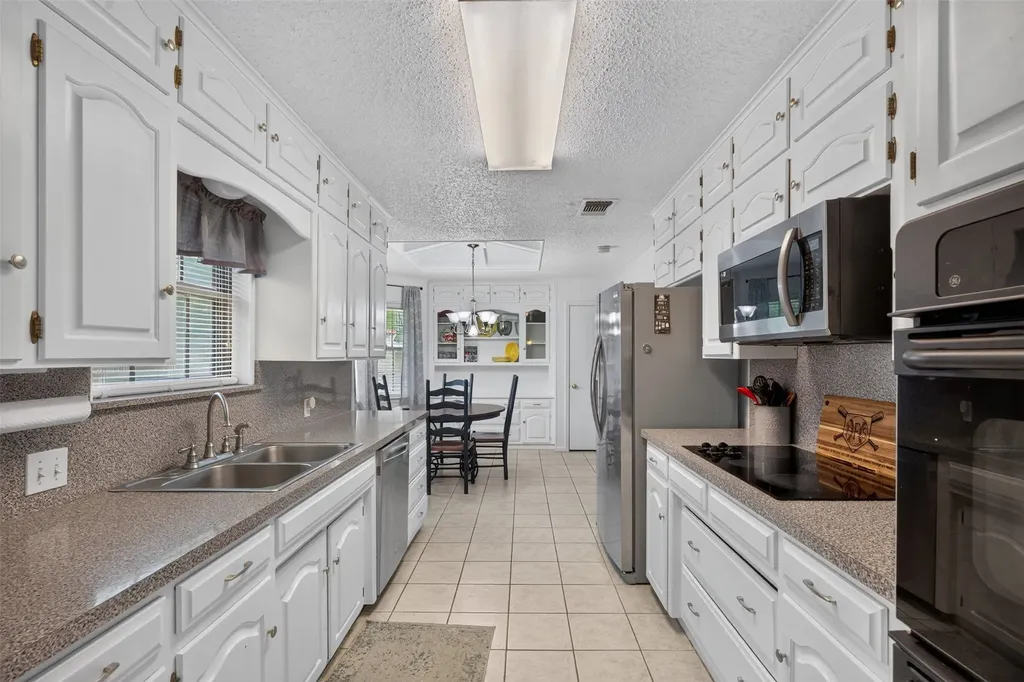 1126 Green River Trail Cleburne TX 76033