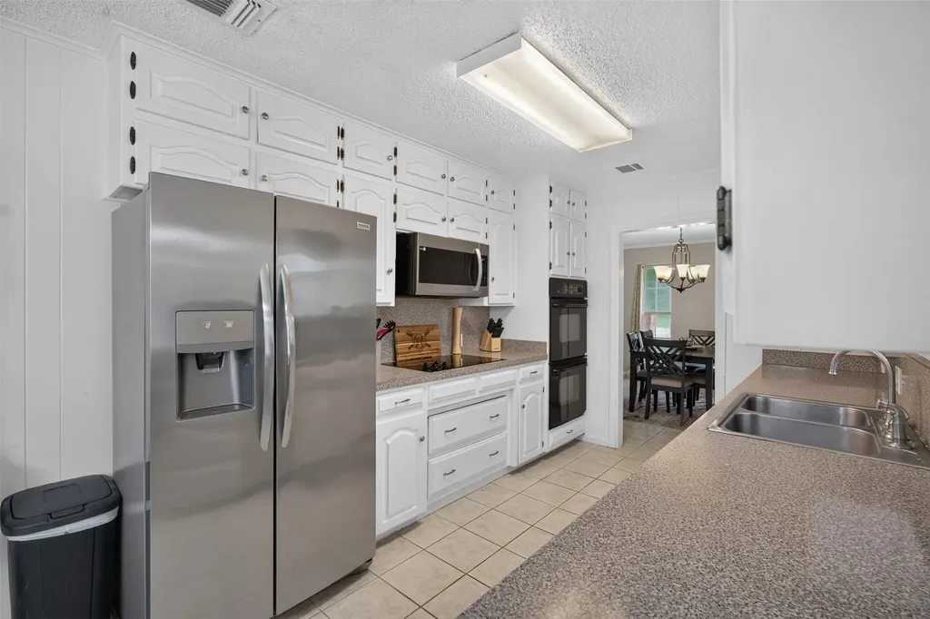 1126 Green River Trail Cleburne TX 76033
