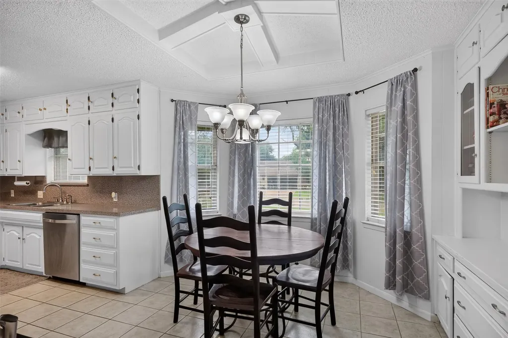 1126 Green River Trail Cleburne TX 76033