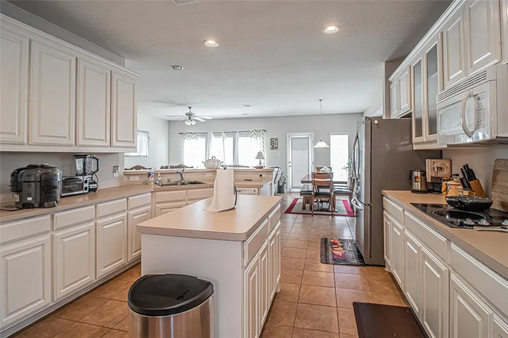 5204 Katy Rose Court Fort Worth TX 76126