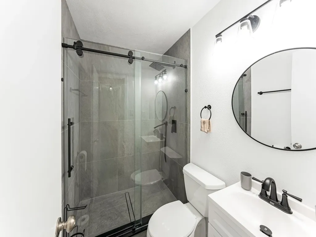 3245 Myra Lane Farmers Branch TX 75234