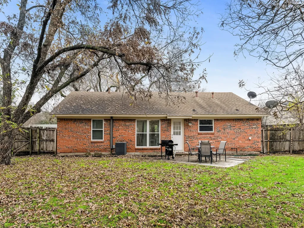 3245 Myra Lane Farmers Branch TX 75234