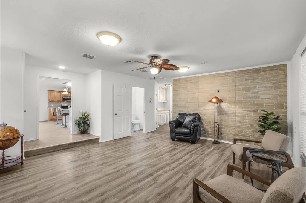 328 Creekview Meadows Drive Springtown TX 76082