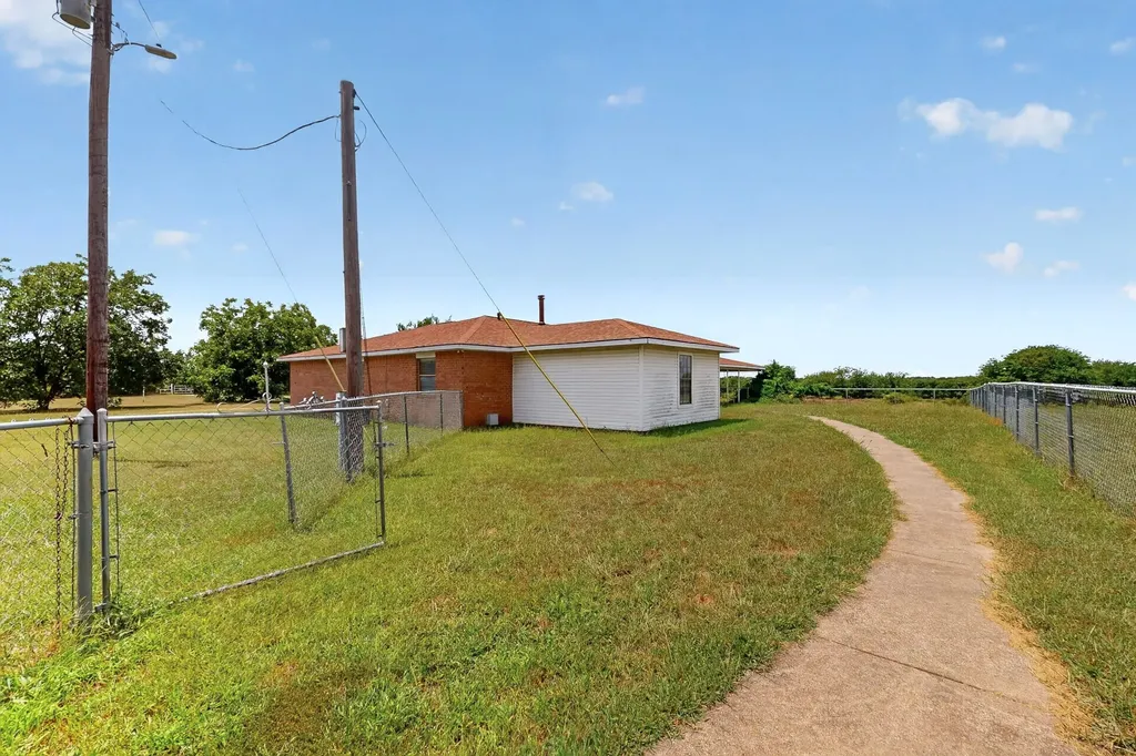 8487 County Road 308 Terrell TX 75161