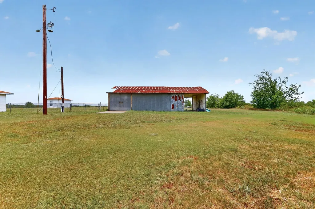 8487 County Road 308 Terrell TX 75161