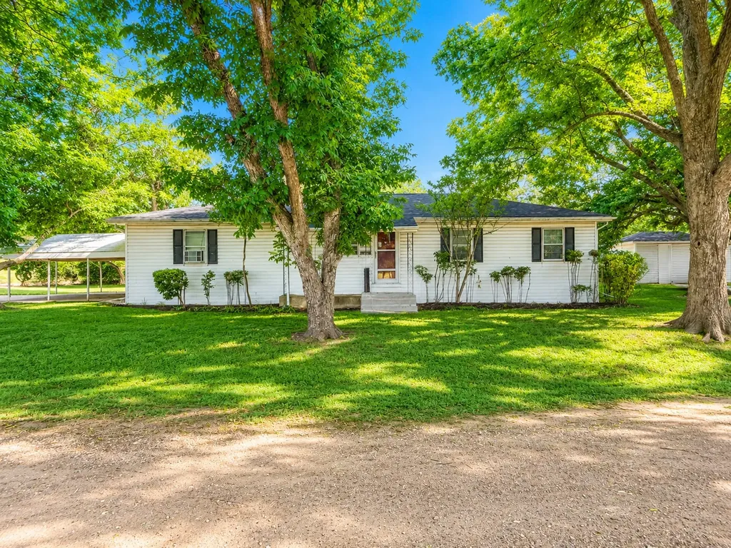 310 SW 7th Street Kerens TX 75144