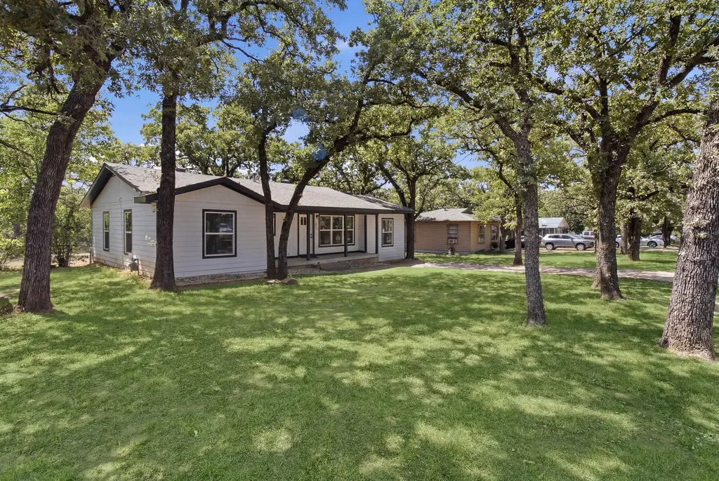 800 Winnie Street Fort Worth TX 76112
