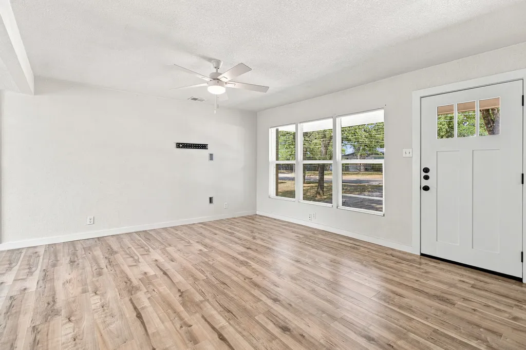 800 Winnie Street Fort Worth TX 76112