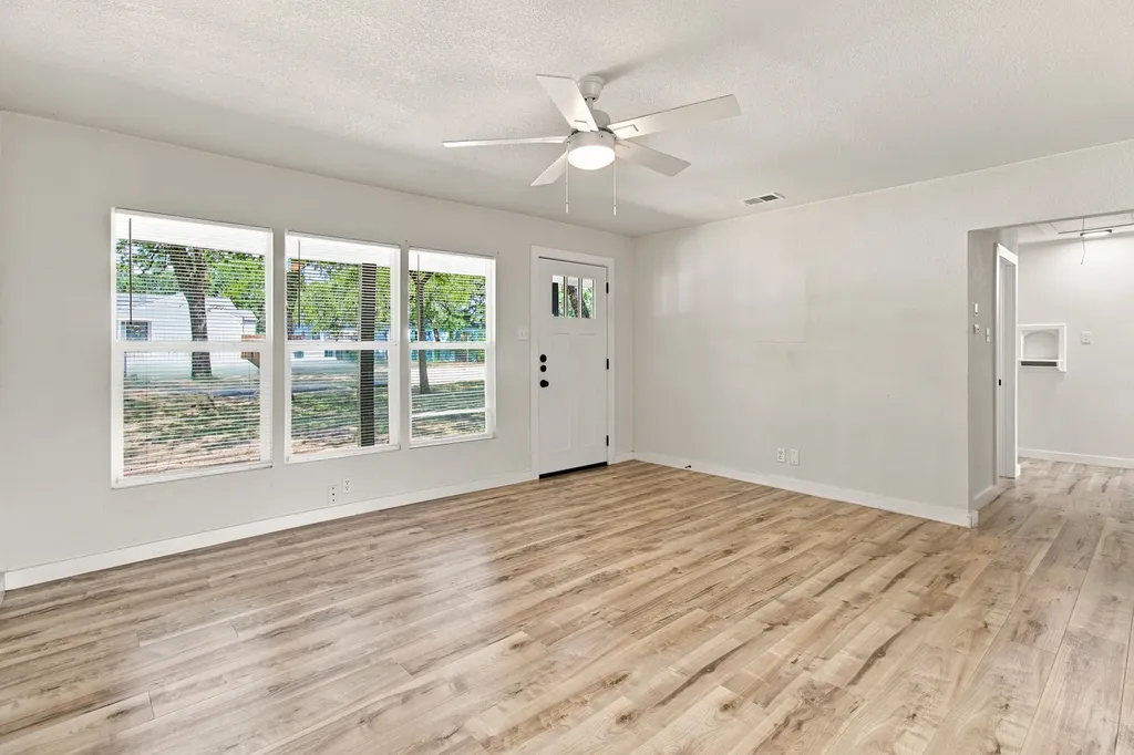 800 Winnie Street Fort Worth TX 76112