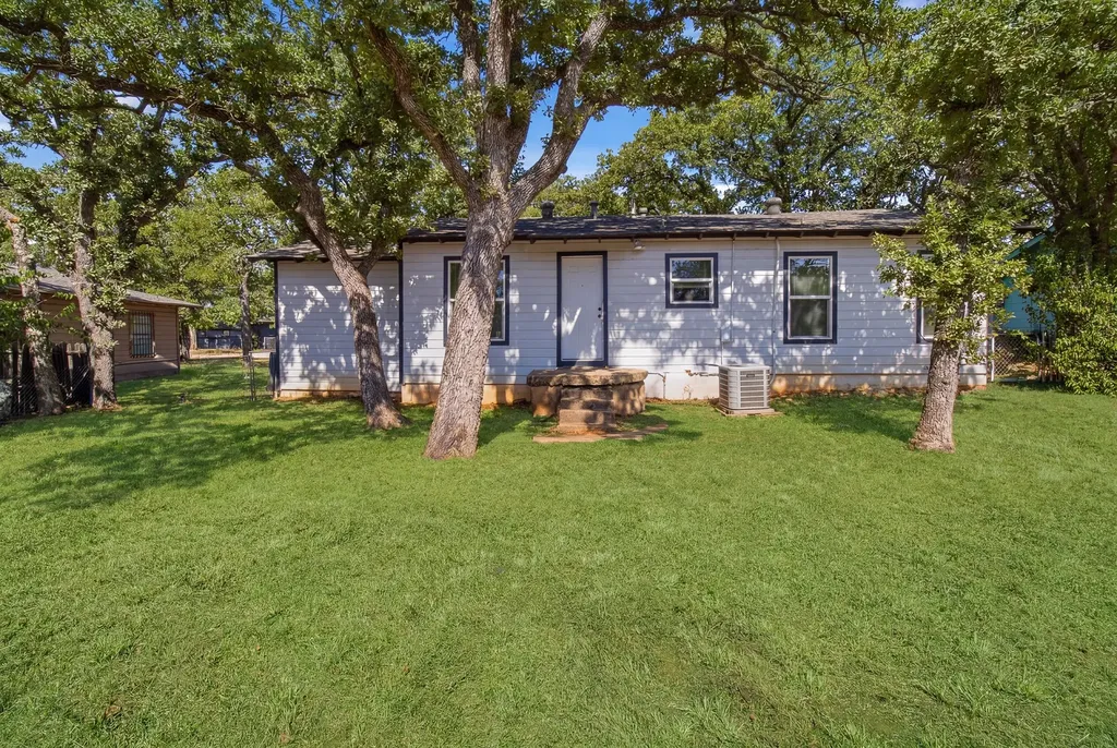 800 Winnie Street Fort Worth TX 76112