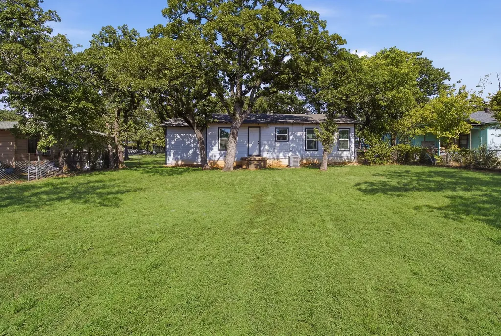 800 Winnie Street Fort Worth TX 76112
