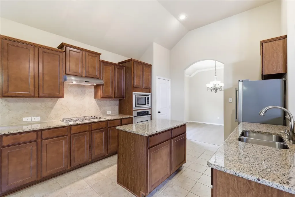 3204 Capetown Drive Denton TX 76208