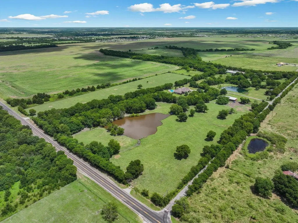 5811 County Road 4102 Kaufman TX 75142