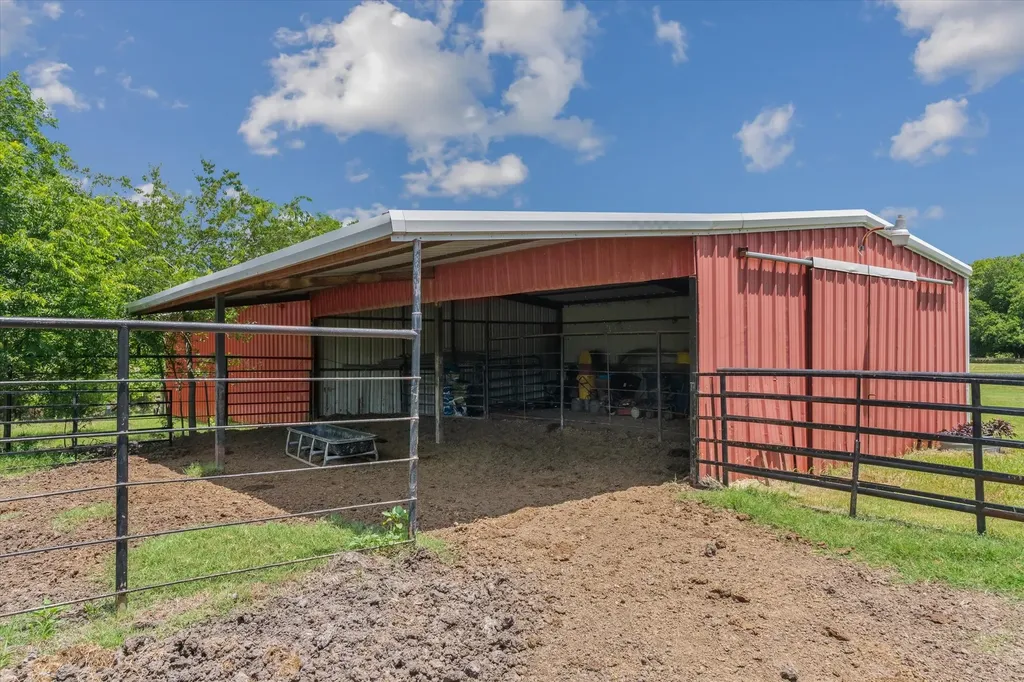5811 County Road 4102 Kaufman TX 75142