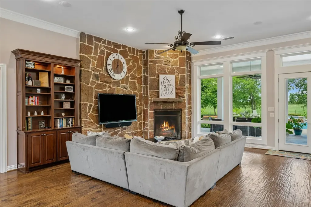 5811 County Road 4102 Kaufman TX 75142