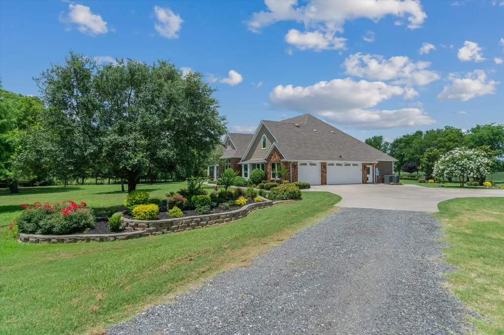 5811 County Road 4102 Kaufman TX 75142