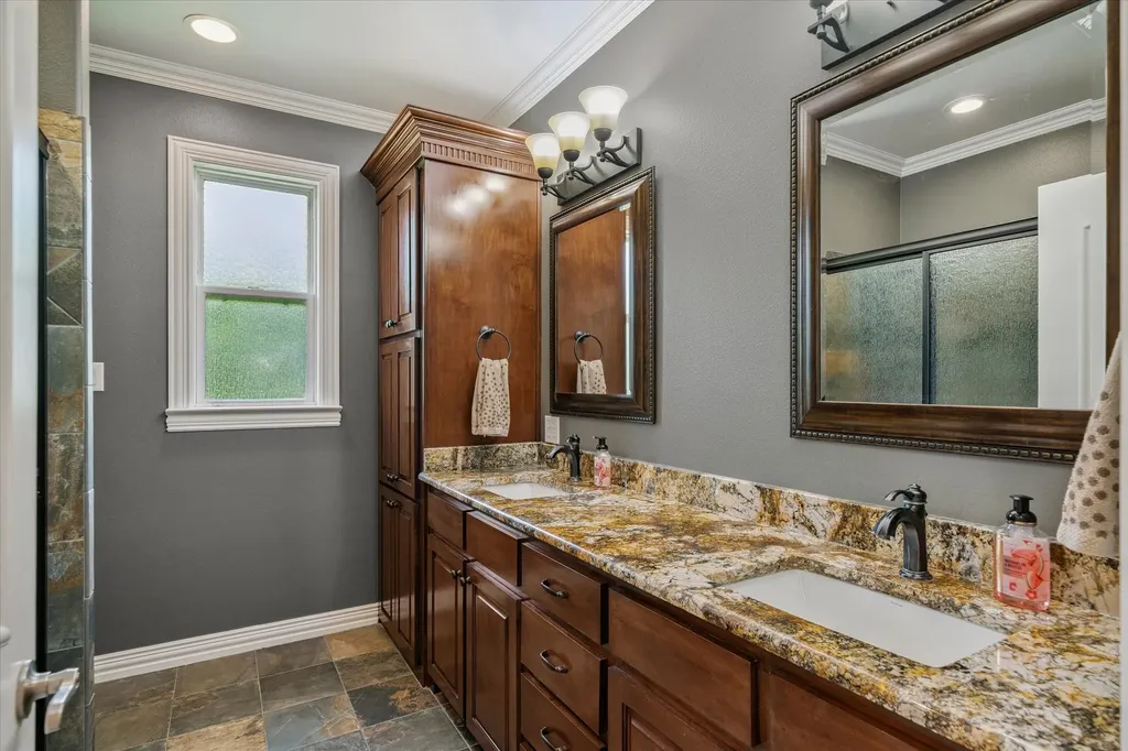 5811 County Road 4102 Kaufman TX 75142