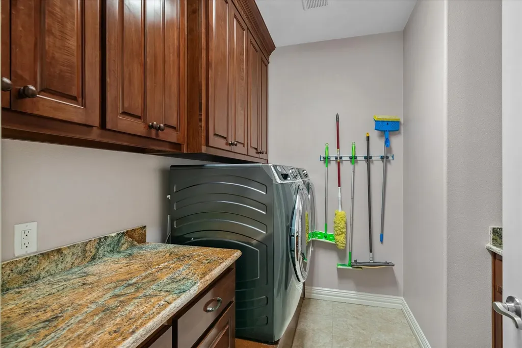 5811 County Road 4102 Kaufman TX 75142