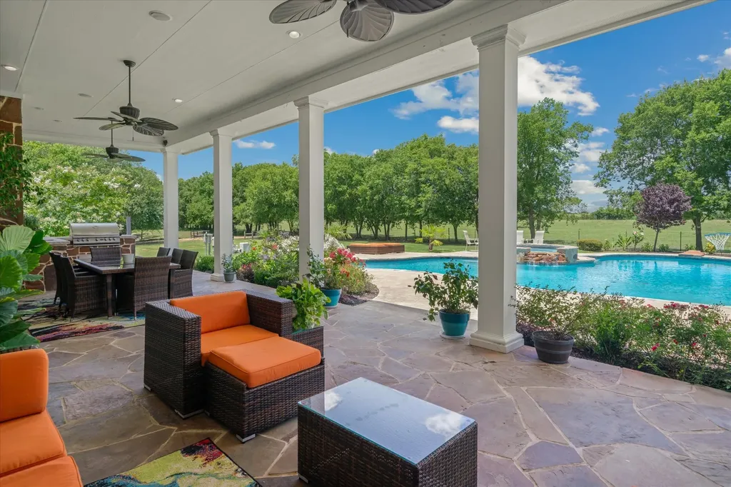 5811 County Road 4102 Kaufman TX 75142