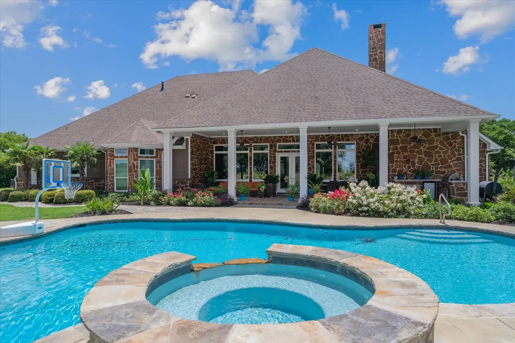 5811 County Road 4102 Kaufman TX 75142