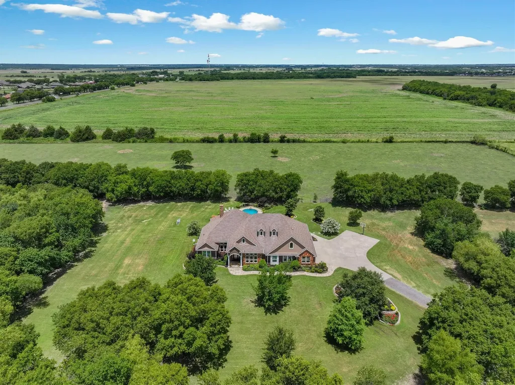 5811 County Road 4102 Kaufman TX 75142