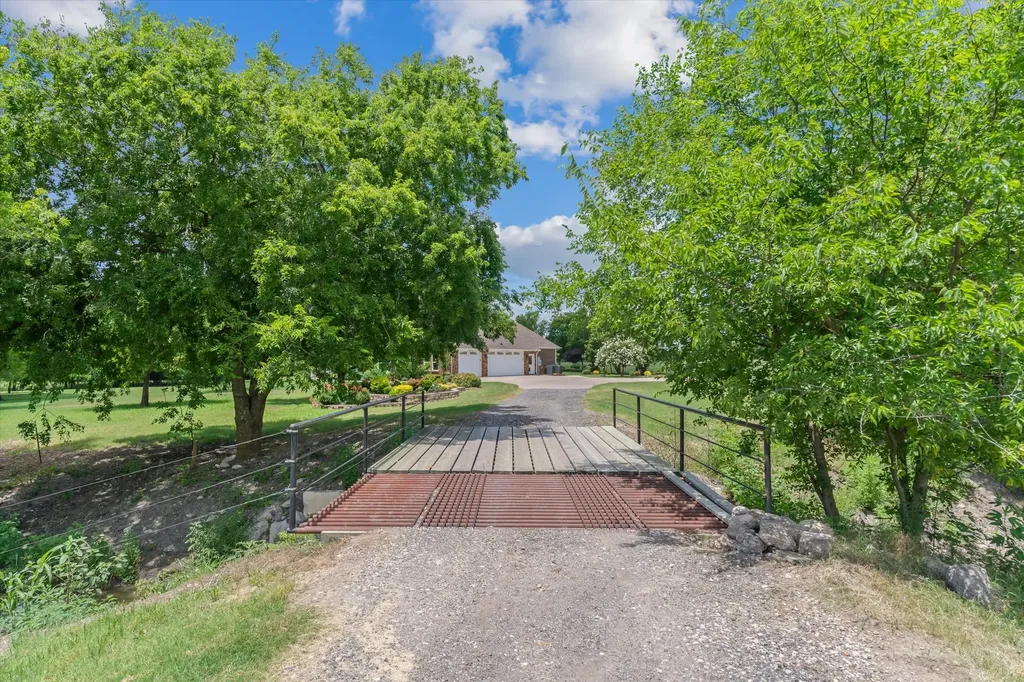 5811 County Road 4102 Kaufman TX 75142