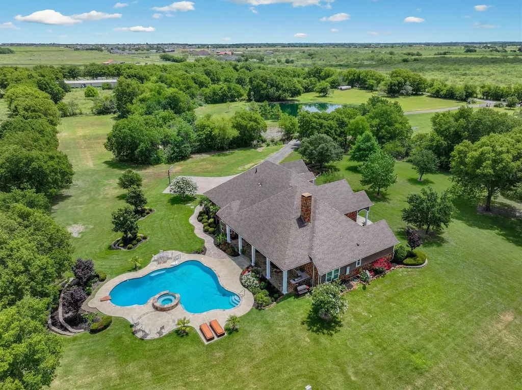 5811 County Road 4102 Kaufman TX 75142
