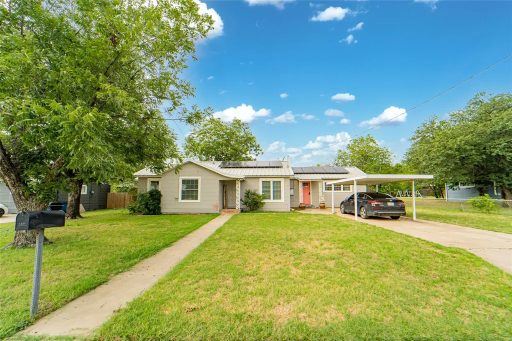 1006 N Live Oak Street Breckenridge TX 76424
