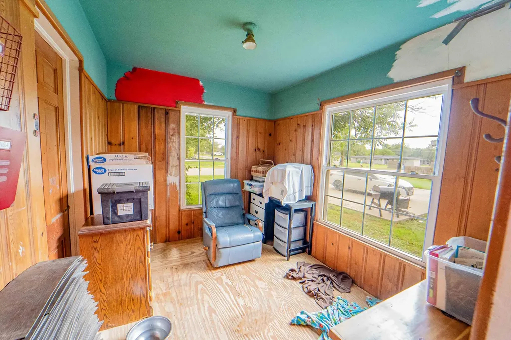 1006 N Live Oak Street Breckenridge TX 76424