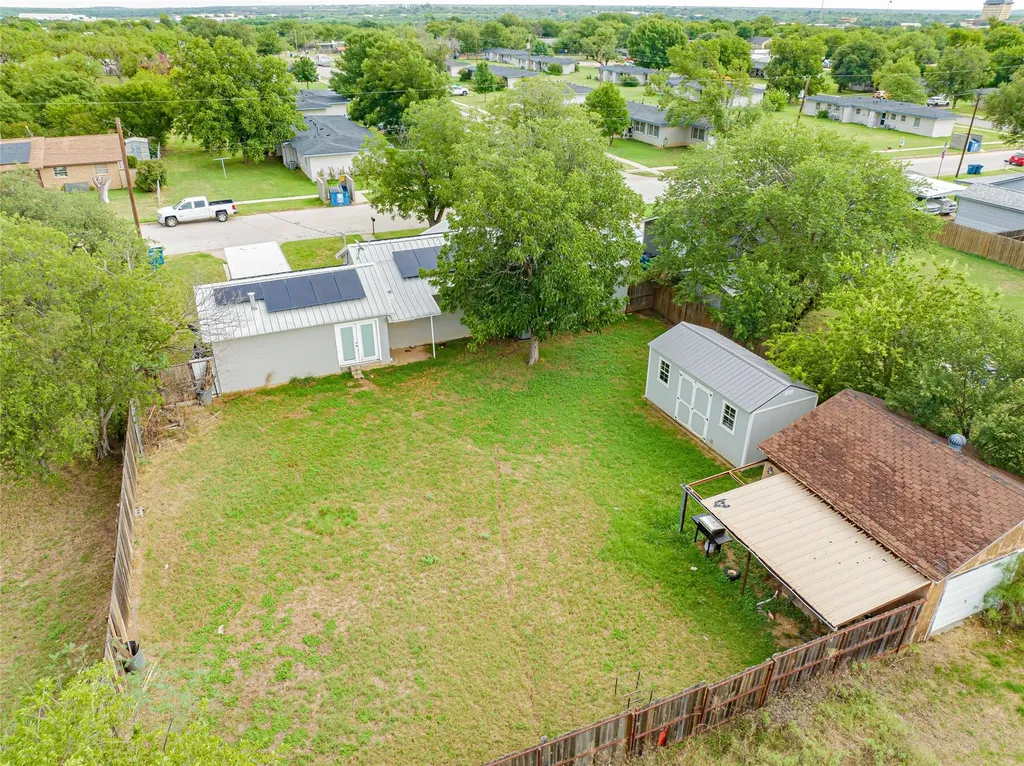 1006 N Live Oak Street Breckenridge TX 76424