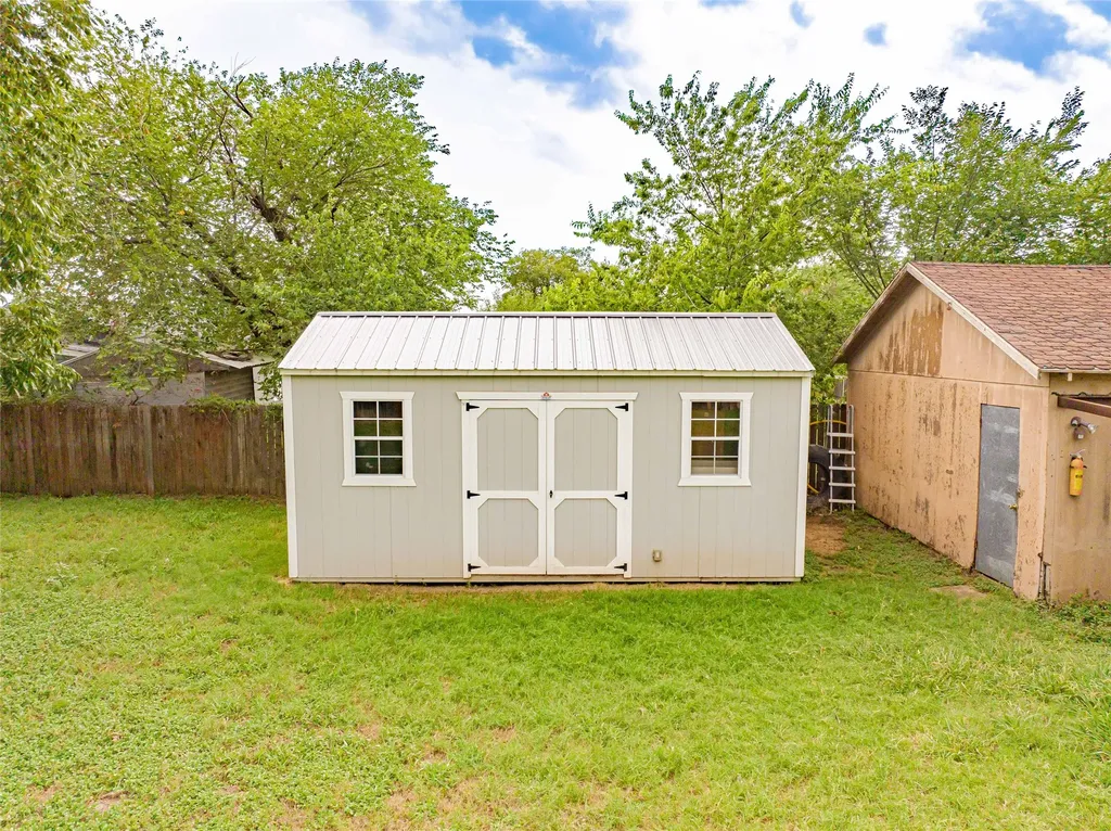 1006 N Live Oak Street Breckenridge TX 76424
