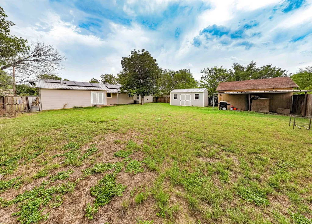 1006 N Live Oak Street Breckenridge TX 76424