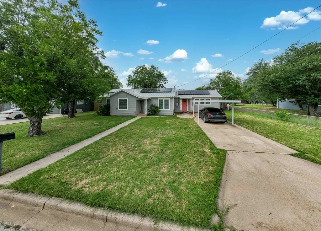 1006 N Live Oak Street Breckenridge TX 76424