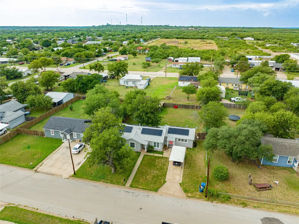 1006 N Live Oak Street Breckenridge TX 76424