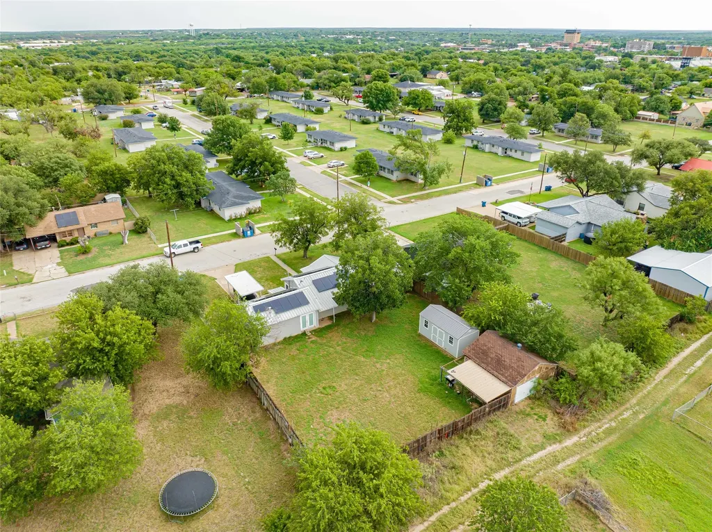 1006 N Live Oak Street Breckenridge TX 76424