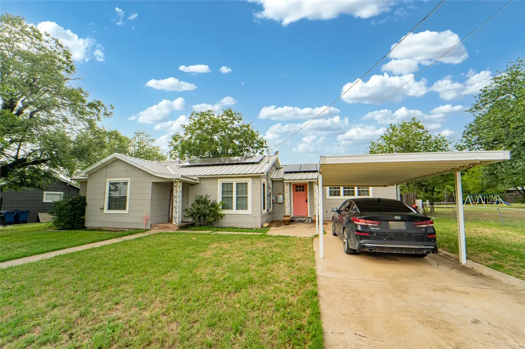 1006 N Live Oak Street Breckenridge TX 76424