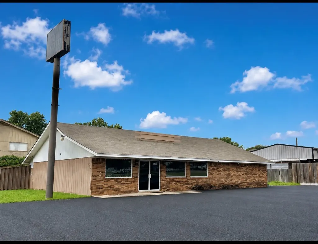 1910 E Highway 82 Gainesville TX 76240